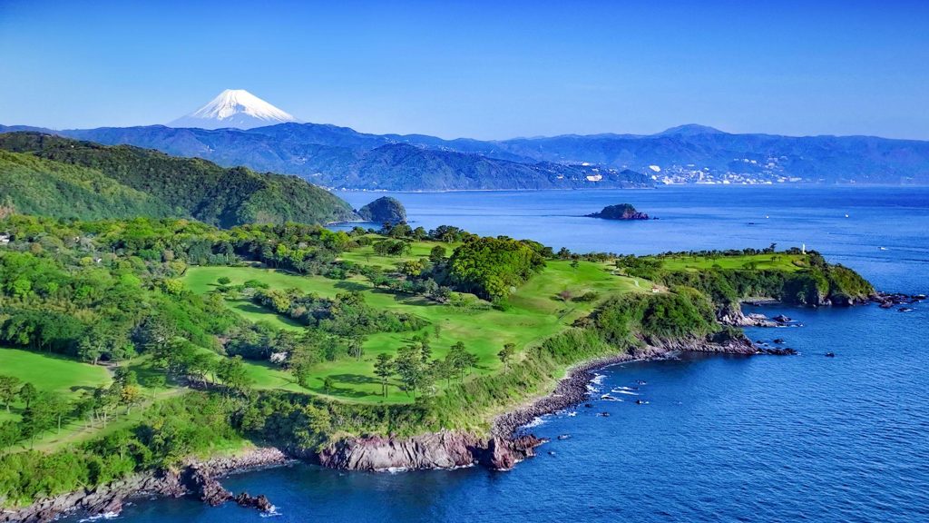 富士山を望む2つのコースでキャディ付プレー